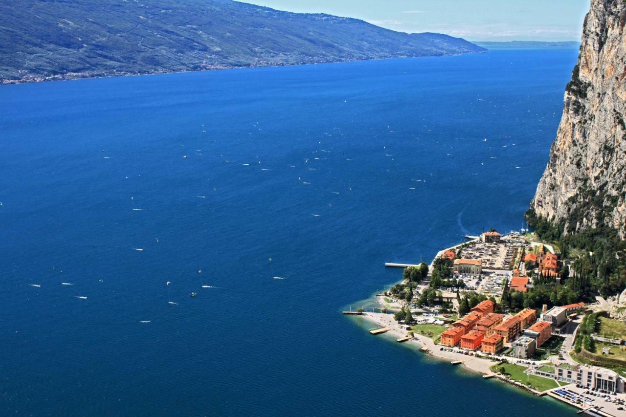 Campione Splendid View By Gardadomusmea Apartment Campione del Garda Exterior foto